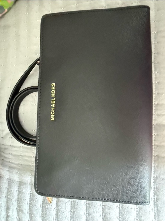 Michael Kors Handbags - Michael Kors Black Quilted Zip-Top crossbody/clutch
